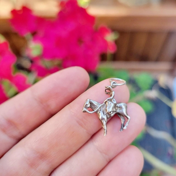 Vintage Solid 925 Sterling Silver Dainty Cowboy on a Horse Pendant Charm - Picture 7 of 8